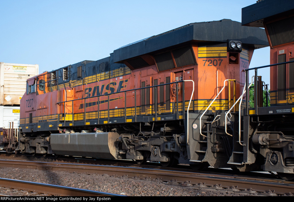 BNSF 7207 trails on a westbound intermodal